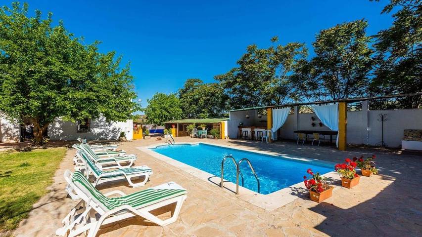 Casa rural para 35 personas, con jardín además de piscina y terraza en Archidona - 2