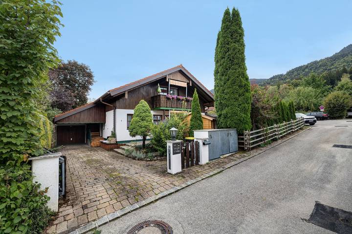 Ferienwohnung für 4 Personen, mit Balkon und Garten im Tölzer Land