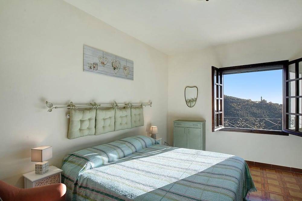 Le Casasse Olivo - spacious country house amidst olive trees with sea view in Montegrazie, Imperia