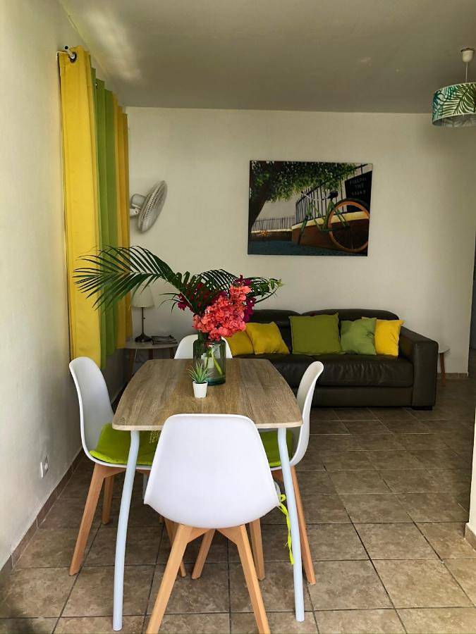 Maison de vacances pour 4 personnes, avec jardin ainsi que vue et piscine