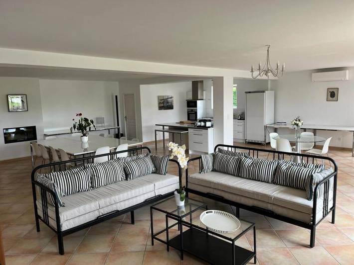 Location de vacances pour 10 personnes, avec piscine ainsi que jardin et vue à Sainte-Foy-d'Aigrefeuille - 4
