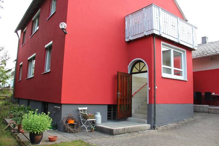 Ferienwohnung für 4 Personen, mit Balkon und Balkon/Terrasse sowie Terrasse und Garten
