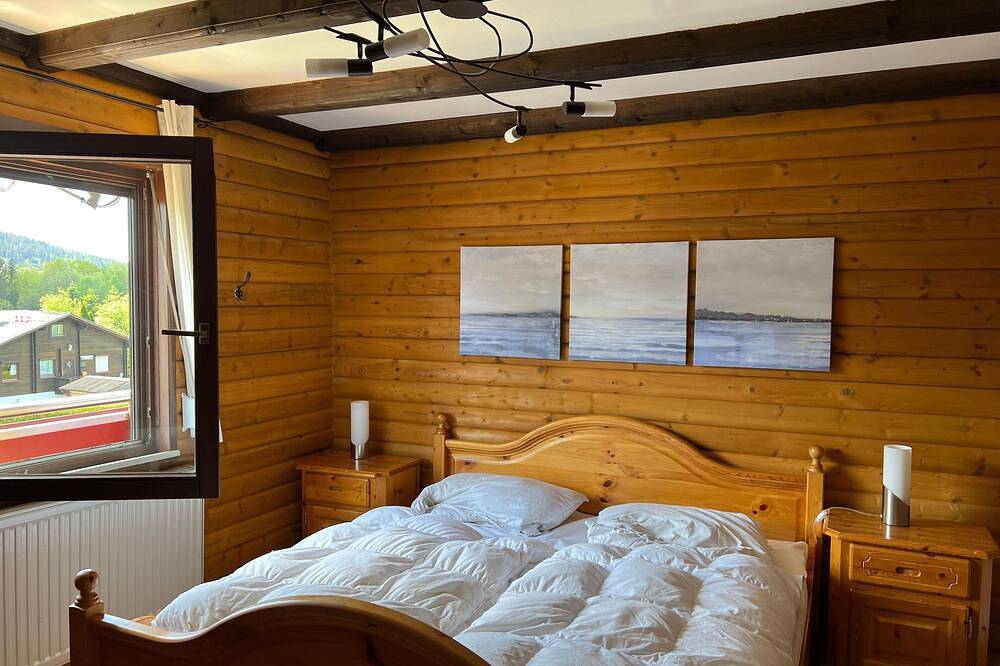 Ganze Wohnung, Hundefreundliche 75 m² Ferienwohnung mit Balkon und Bergblick – Platz für 5 Pers in Kummersdorf (Arrach), Arrach