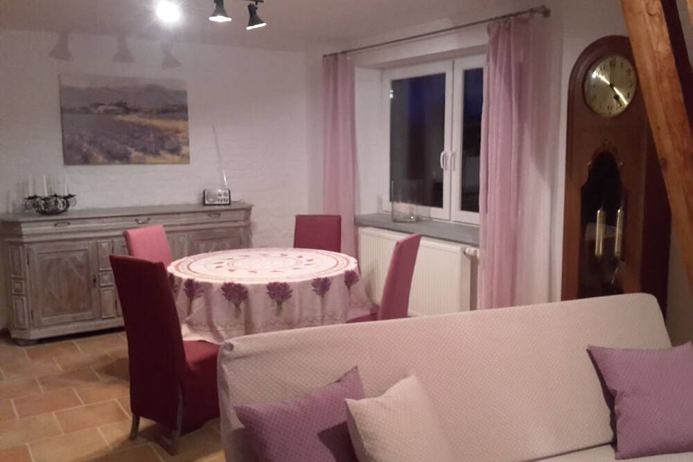 Entire apartment, Lavender apartment with balcony, 4 persons in Gemmenich, Plombières