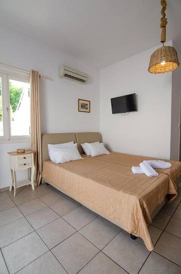 Gîte pour 2 personnes, avec vue ainsi que jardin et terrasse dans Chora (Ios)