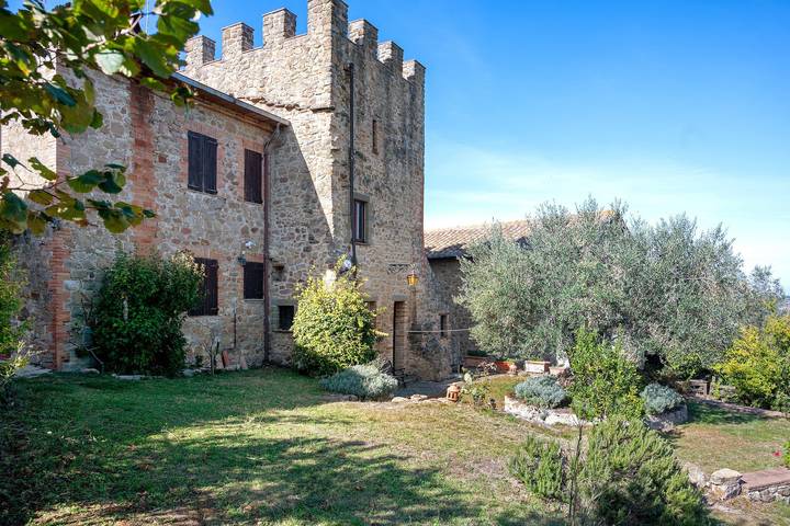 Apartamento entero, Apartamento 'Amorea - Le Dimore Del Castello' con vistas a la montaña, piscina compartida y Wi-Fi in Gualdo Cattaneo, Provincia de Perugia
