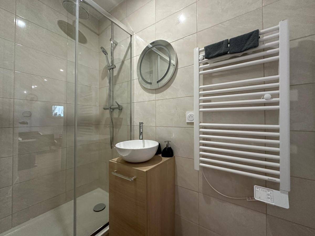 Appartement entier, Le Roadtrip, cosy, de plain-pied avec parking in Saint-Junien, Région de Rochechouart