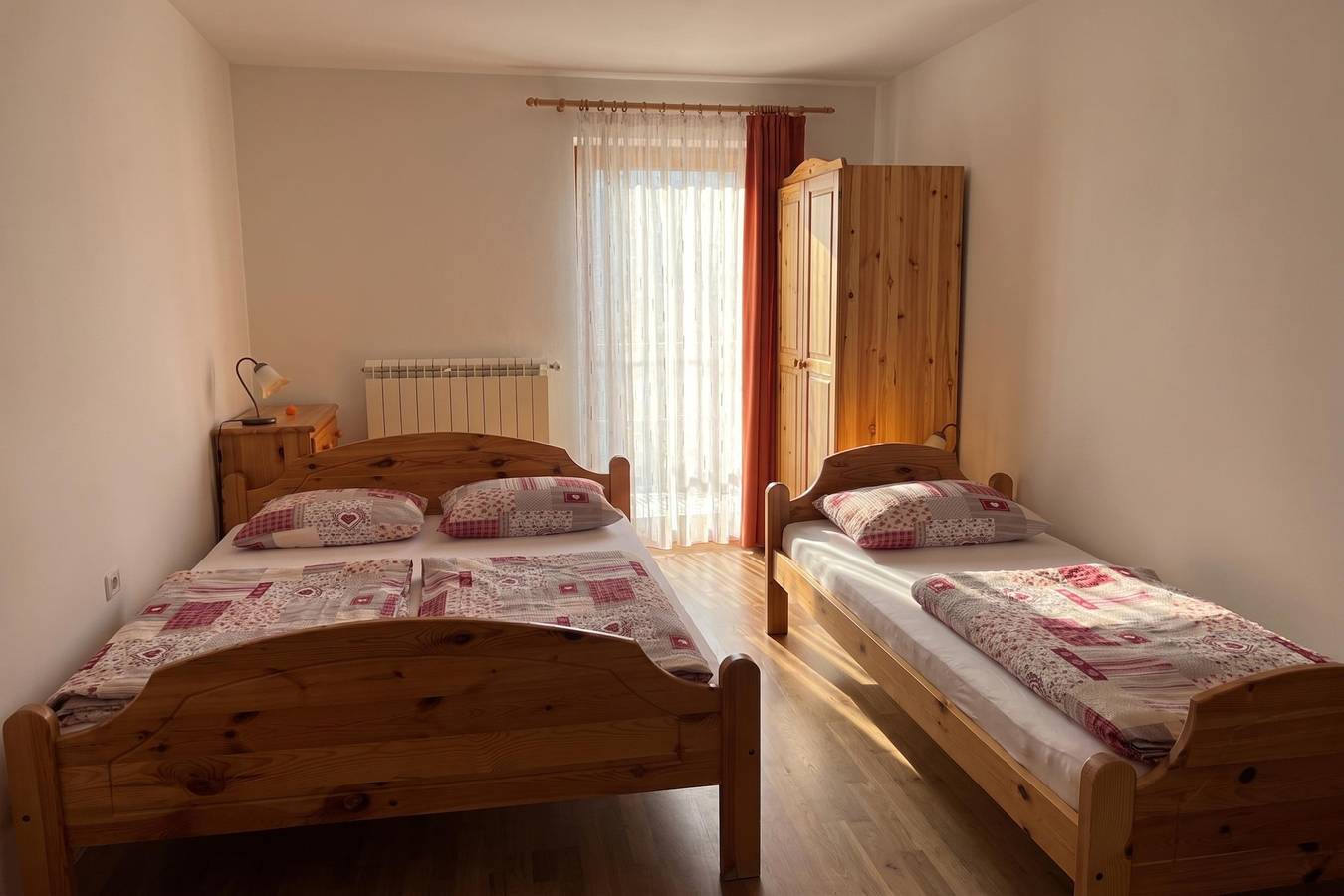 Ganze Wohnung, Ferienwohnung für 5 Personen mit Balkon in Innerkrain-Karst