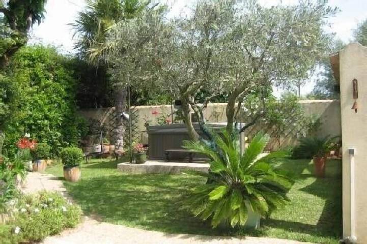 Location de vacances pour 6 personnes, avec jacuzzi ainsi que terrasse et jardin à Mauguio