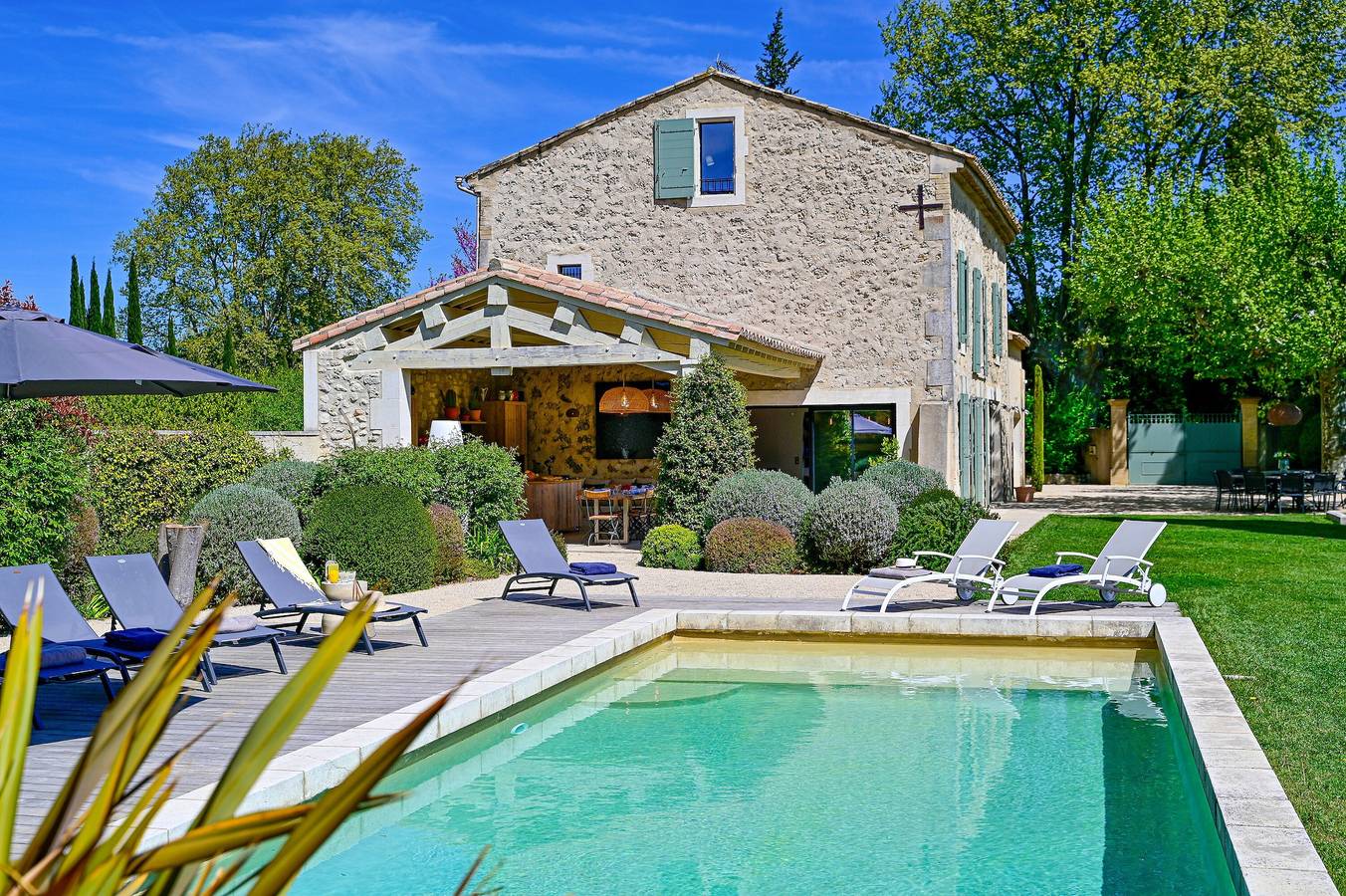 Mas de la Source – Mas de prestigio en Provenza con piscina climatizada, jardín y aire acondicionado in Verquières, Region de Arles