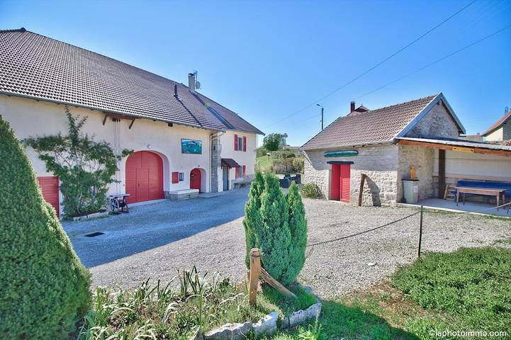 Maison de vacances pour 12 personnes, avec sauna et terrasse ainsi que jardin et jacuzzi dans le Jura