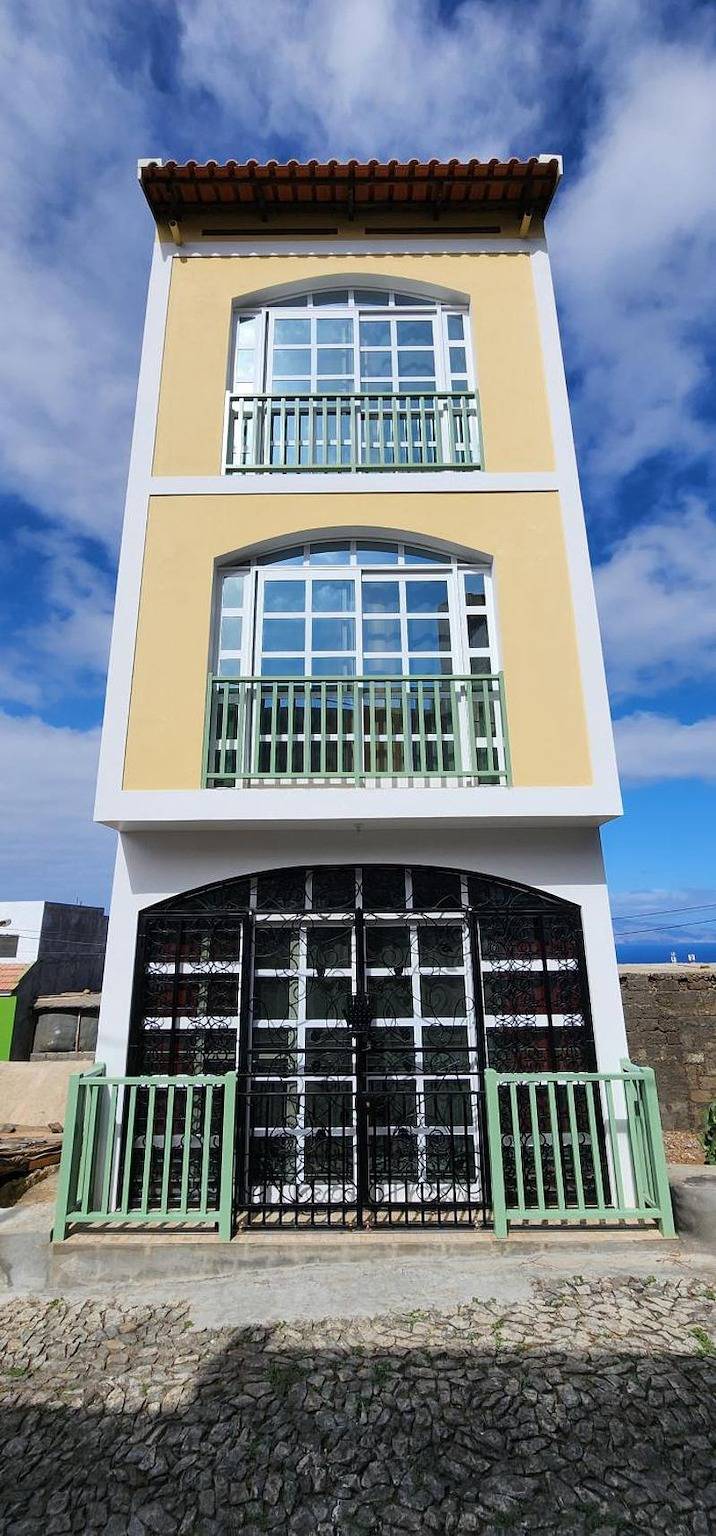 Casinha Nova - Entire Home with City & Ocean View in Sao Filipe in Kaapverdië