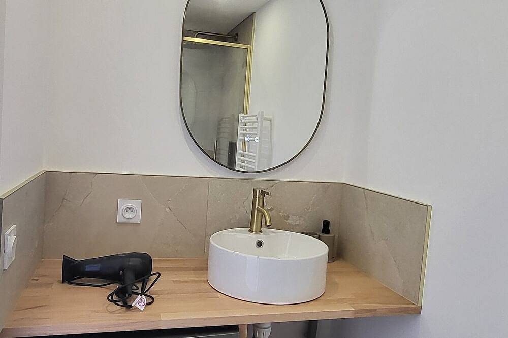 Entire apartment, Seafront • Cozy 1Br • Sunset View in Le Portel, Boulogne-sur-Mer region