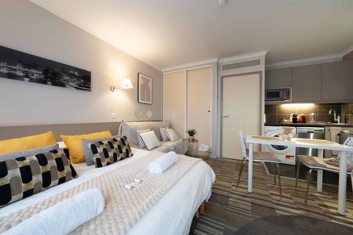 Apartamento entero, Paris Porte de versailles Cosy Lodge 1 Appart hôtel, parking, wifi, 4pers in Issy-les-Moulineaux, Altos del Sena