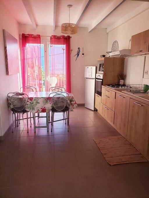 Location de vacances pour 4 personnes, avec piscine et terrasse dans Saint-Amans-Valtoret - 4