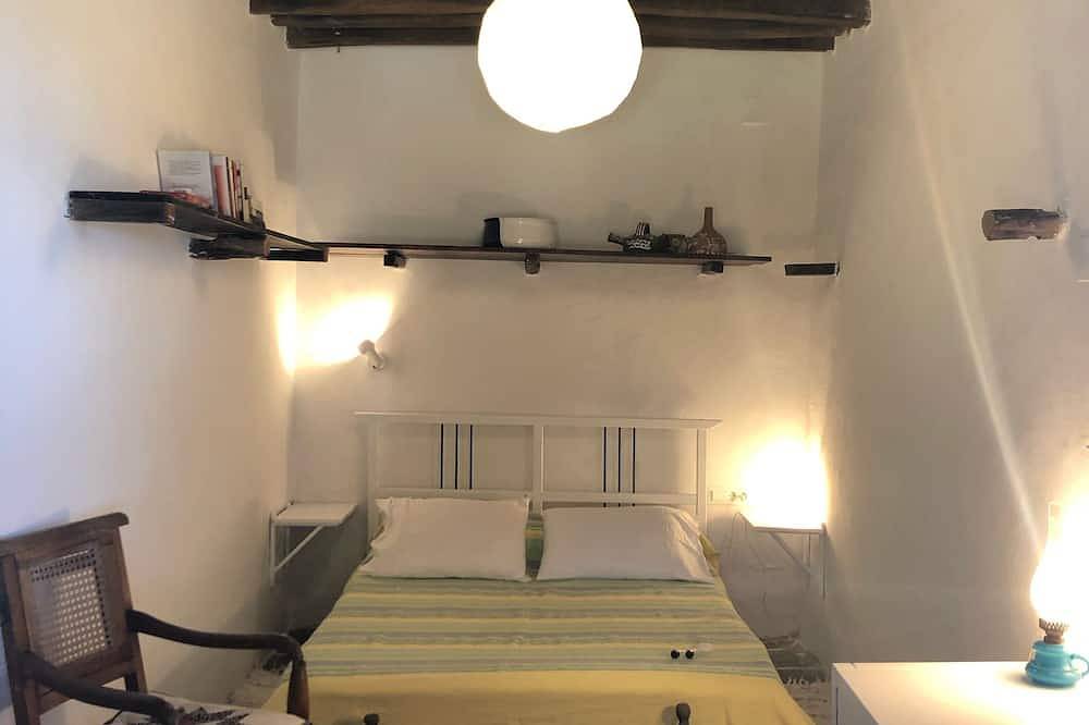 1875 residence with panoramic views and garden in Cyclades