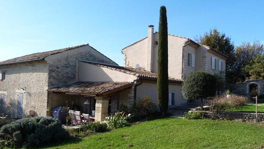 Appartement de vacances pour 4 personnes, avec jardin ainsi que vue et piscine
