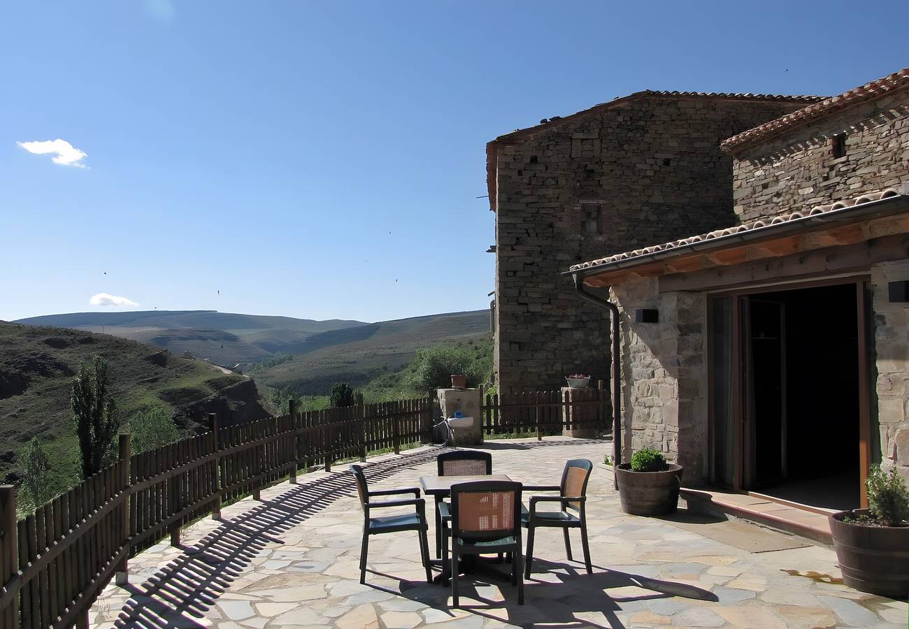 Amplia Casa Rural 'El Ventorro' con Vistas a la Montaña in Bretun, Villar del Río