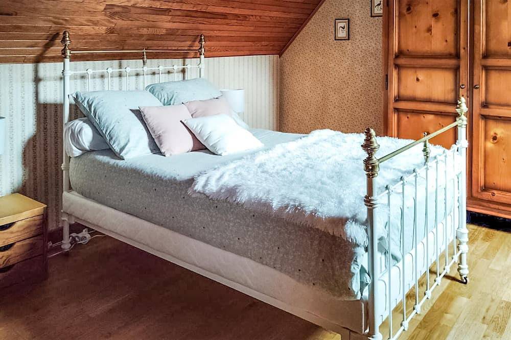 2 bedroom lovely home in Ploudalmézeau in Ploudalmézeau, Région de Brest