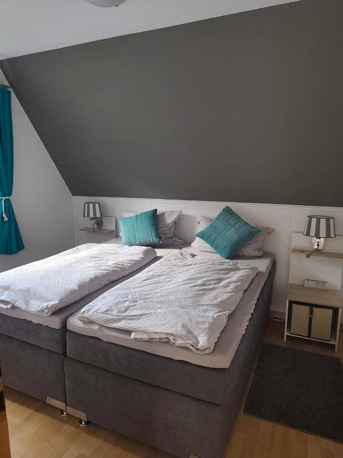 Ferienwohnung für 2 Personen, mit Balkon und Terrasse sowie Garten und Ausblick