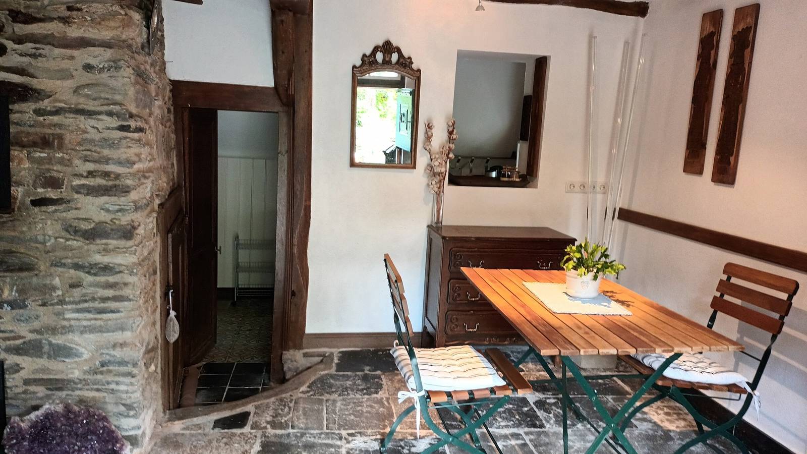 Ganze Ferienwohnung, Urgemütlicher Winkelhof "La ferme von 1634" mit Terrasse in Einruhr, Simmerath