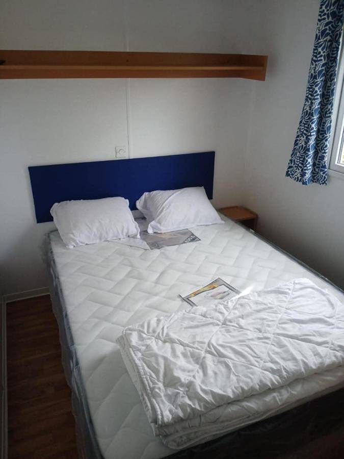 Location de vacances pour 8 personnes, avec terrasse ainsi que jardin et piscine à Vironchaux - 4