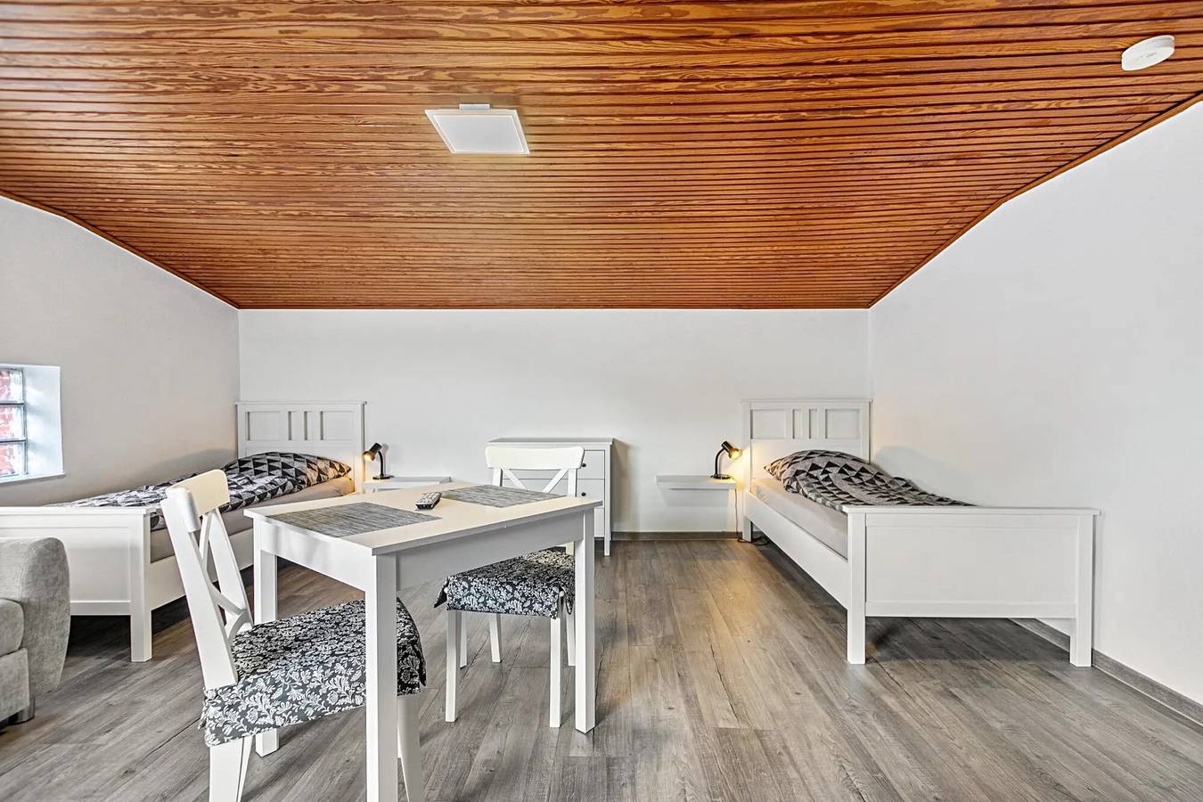 Ganze Wohnung, Apartment „Small Holiday 3 Monteurs“ mit Gemeinschaftsgarten und Wlan in Weddingstedt, Heide und Umgebung