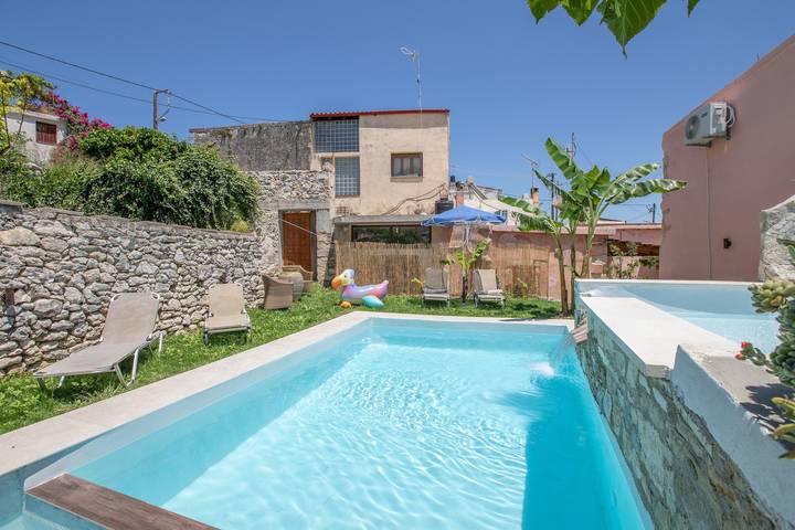 Agriturismo per 3 persone, con Balcone e Giardino nonché Piscina per bambini a Creta