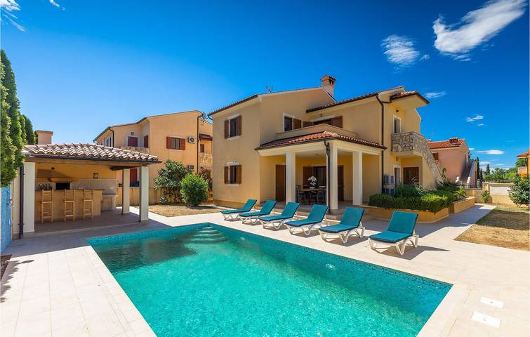 Geräumige 150 m² große Ferienwohnung mit Pool, WLAN und 2,5 km Entfernung zum Strand von Duga Uvala in Marčana, Südküste Istrien