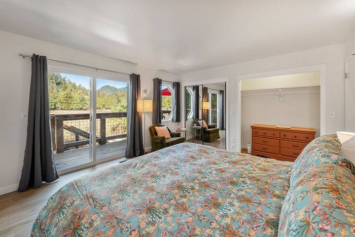 Vacation rental for 10 people, with terrace and hot tub in Guerneville