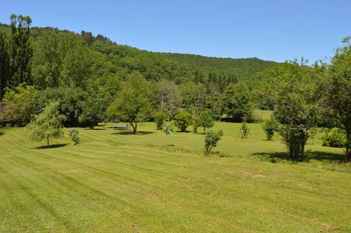 Location de vacances pour 5 personnes, avec jardin ainsi que vue et piscine, animaux acceptés à Les Eyzies-de-Tayac-Sireuil - 4
