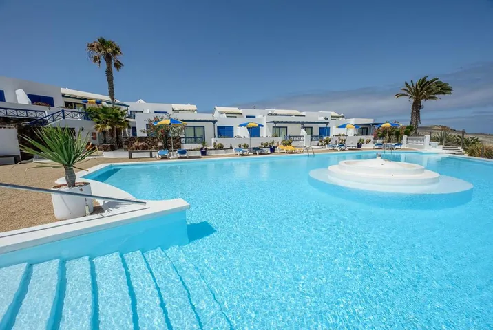 Apartamento de vacaciones para 2 personas, con piscina y jardín además de sauna y vistas - 1