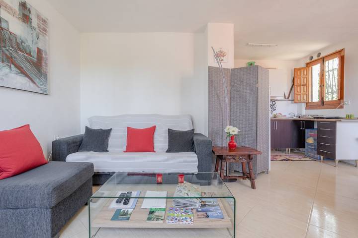 Apartamento entero, Apartamento "Luna" con piscina compartida, Wi-Fi, aire acondicionado, terraza y jardín in Monte de los Almendros, Salobreña