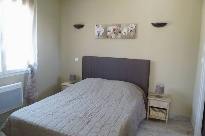 Location de vacances pour 2 personnes, avec terrasse ainsi que piscine et jardin à Villemoustaussou - 3