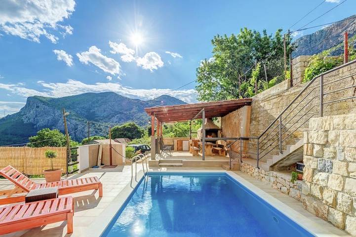 Villa pour 9 personnes, avec jardin ainsi que balcon et piscine à Solin