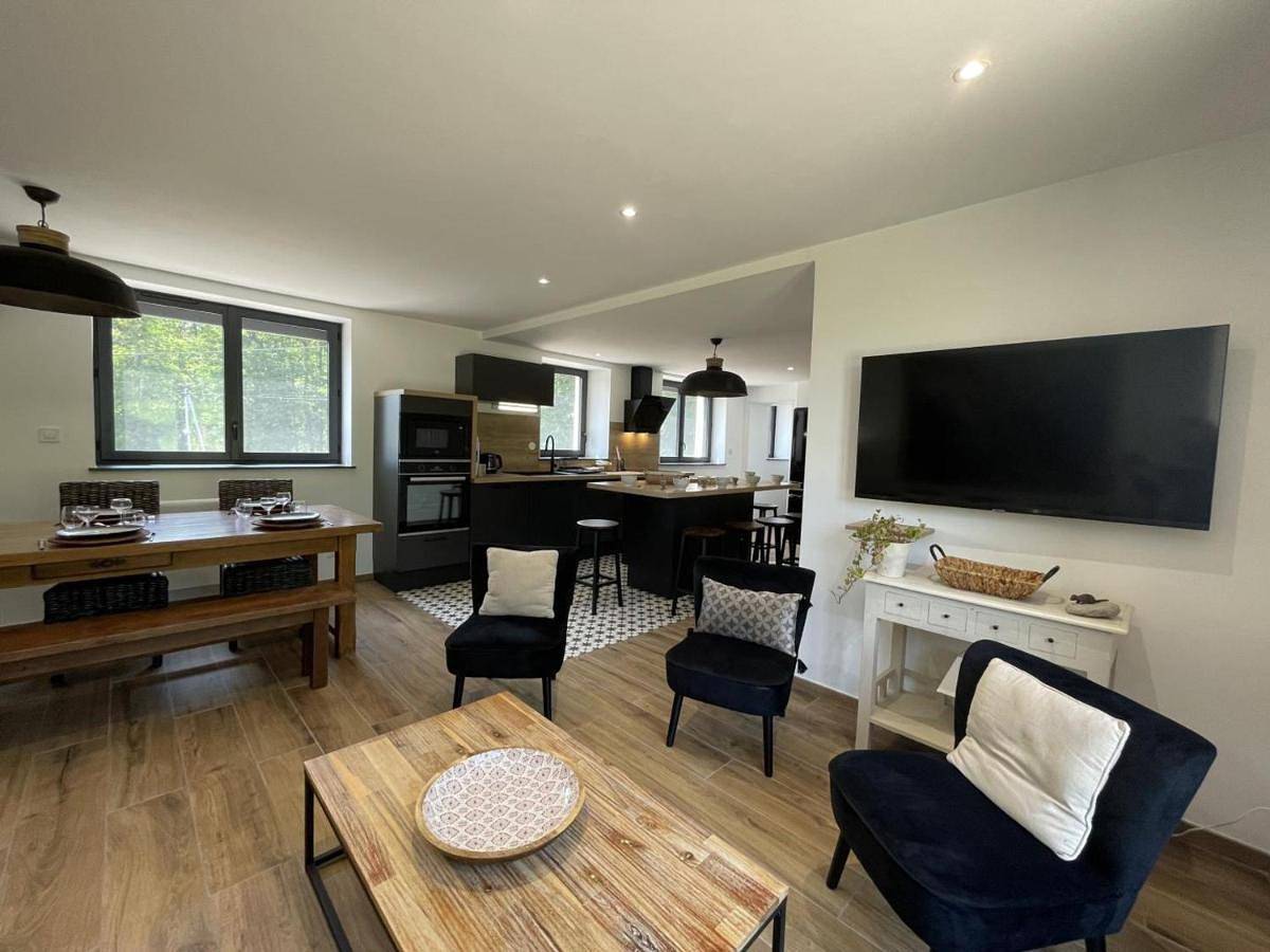 Gîte cosy en forêt avec terrasse, proche étang et loisirs, 3 chambres, wifi, plancha et parking - Fr-1-489-453 in Cérilly, Région de Montluçon