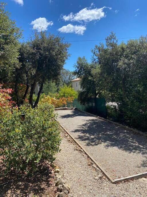 Location de vacances pour 8 personnes, avec jardin et piscine à Sillans-la-Cascade - 4