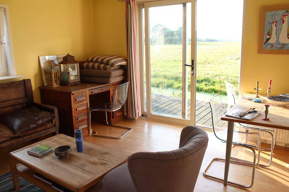 Schmuckes Häuschen im Grünen in Durgerdam (Waterland) in der Nähe von Amsterdam in Amsterdam-Nord, Holländische Küste