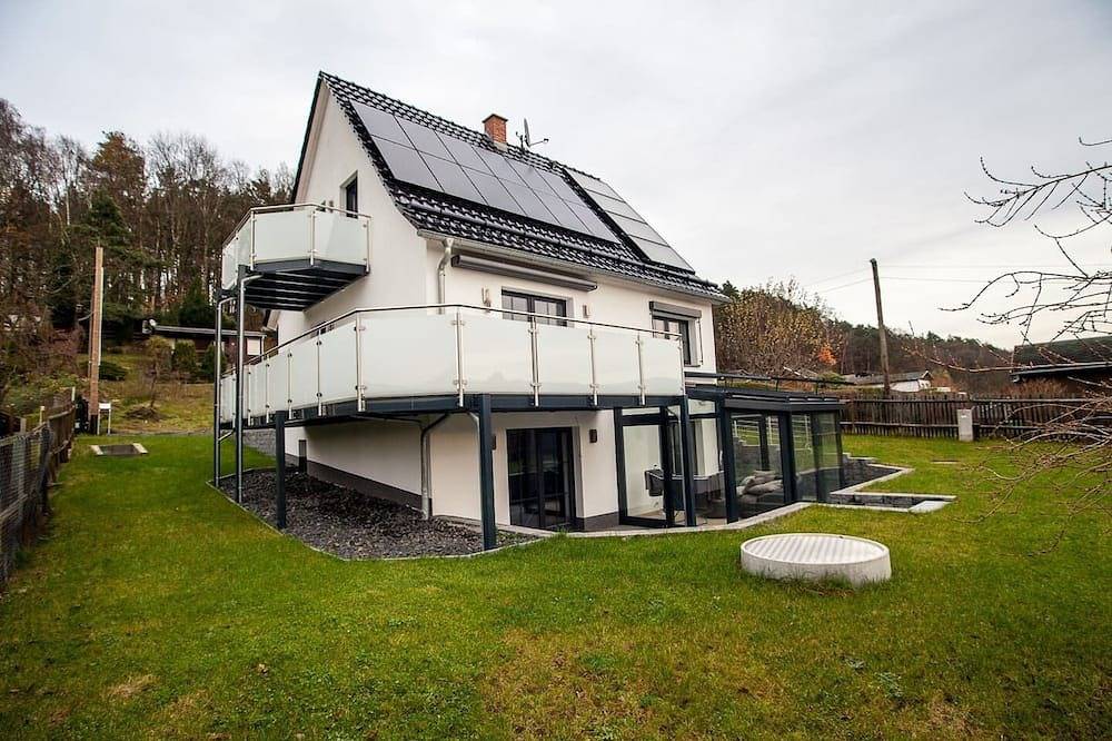 Weinberghaus Prossen, Exclusives Haus mit Aussicht, Kamin, Whirlpool und Sauna in Porschdorf, Bad Schandau