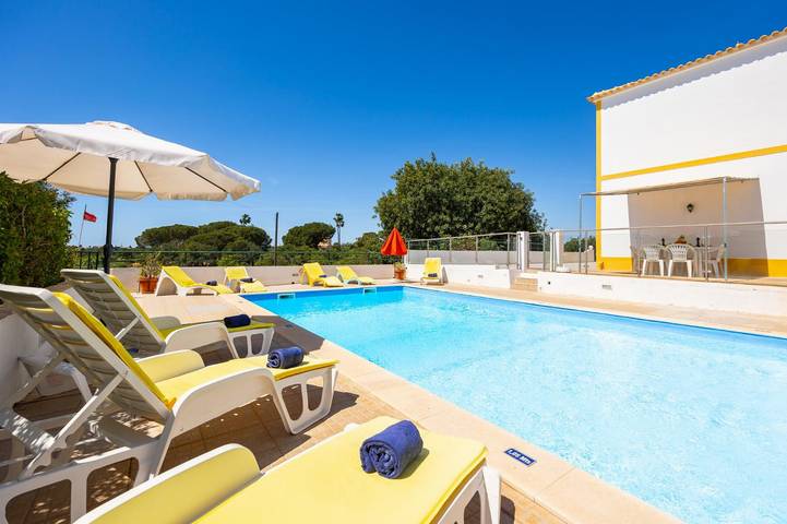 Villa für 8 Personen mit Terrasse in Armação de Pera, Faro Distrikt