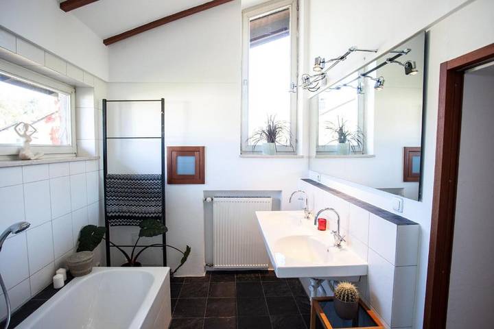 Ferienwohnung für 10 Personen, mit Balkon und Terrasse sowie Garten und Sauna in Traunreut - 4