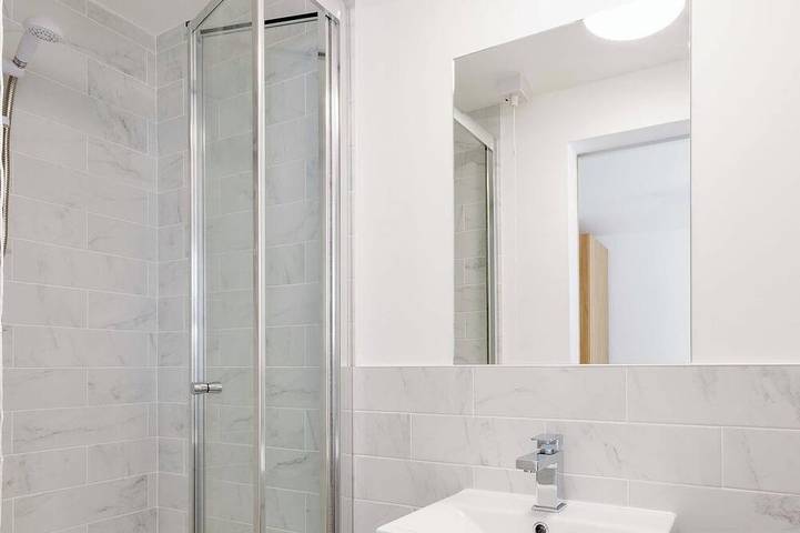 Ganze Wohnung, Liebenswertes 1-Zimmer-Apartment 2 Minuten von den Geschäften entfernt in Chester, West Cheshire und Chester