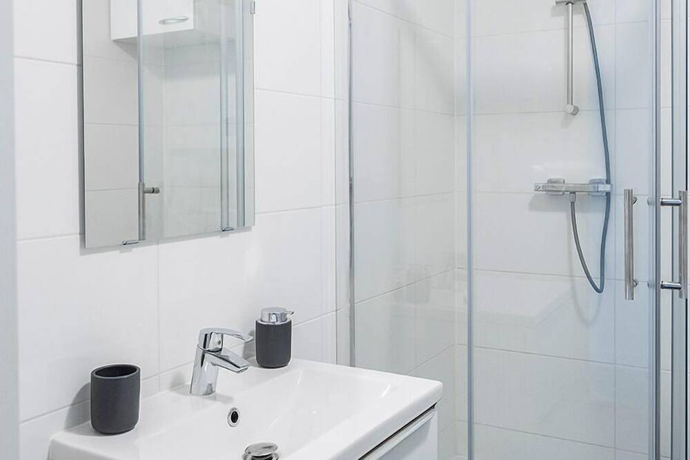 Entire apartment, Freshly updated home featuring a brand-new kitchen perfect for cooking and entertaining. Perfect for couples or friends in Eindhoven, North Brabant