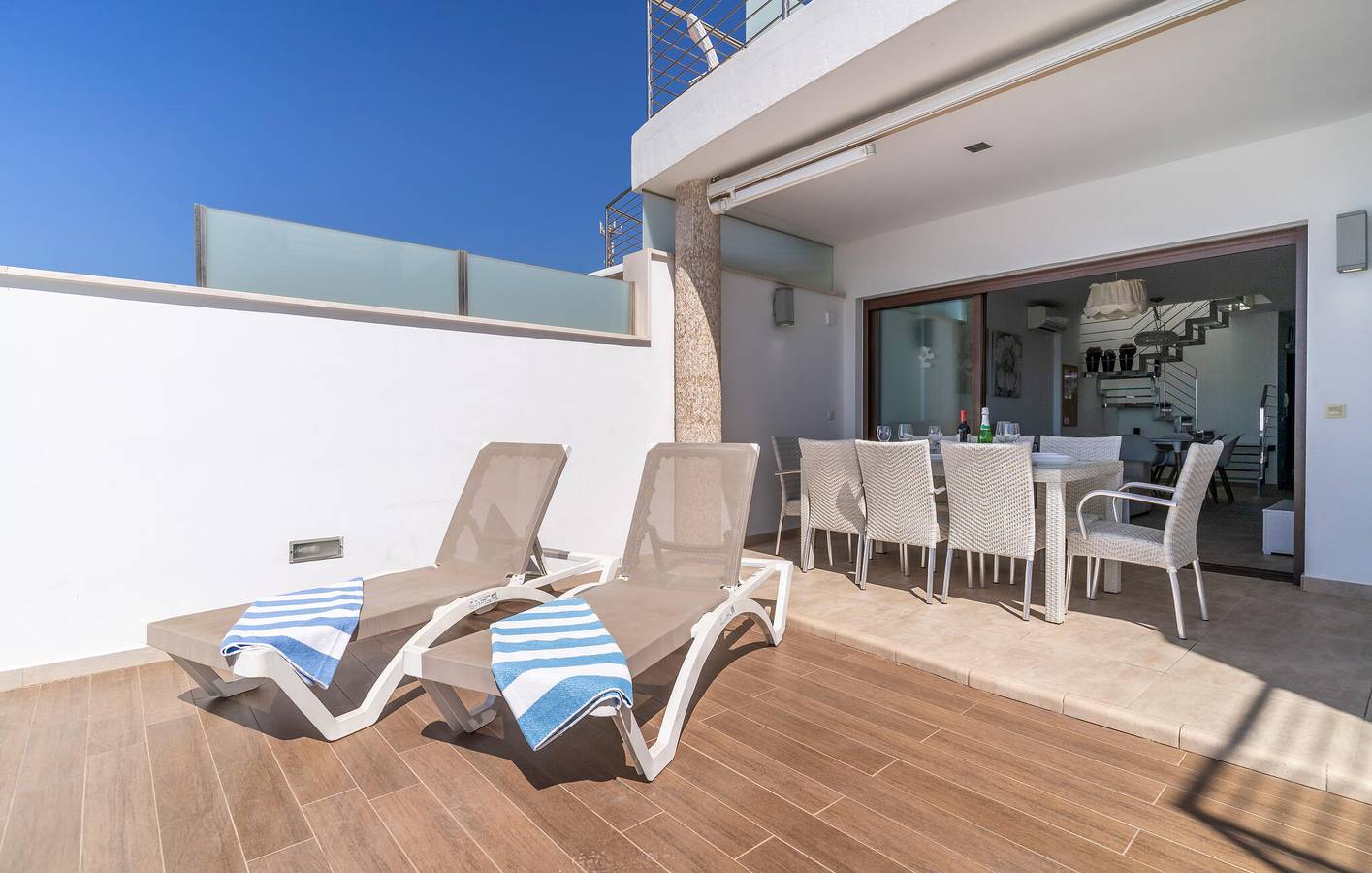 Apartment mit Meerblick, Pool, Wifi, Parkplatz und Terrasse in Torrox Costa, Torrox