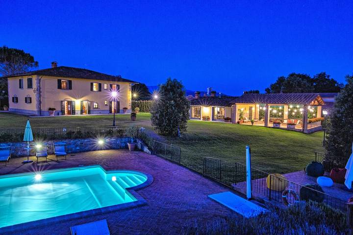 Casa vacanza per 15 persone, con giardino, con animali domestici a Bibbiena