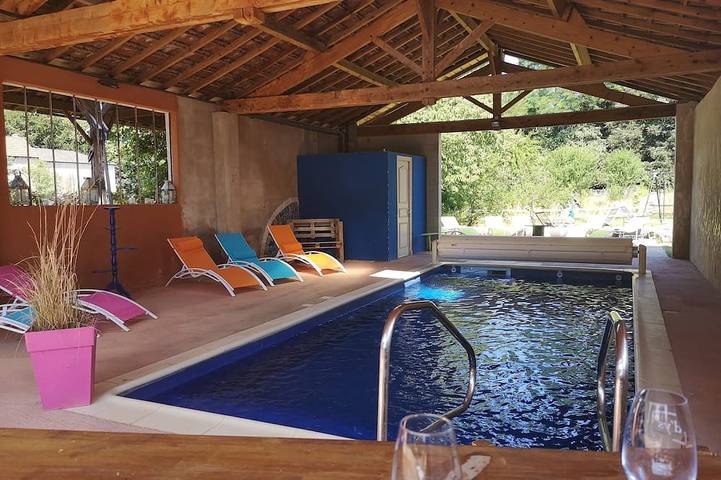 Location de vacances pour 14 personnes, avec jardin, animaux acceptés à La Roche-Vineuse