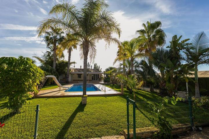 Casa rural para 8 personas, con jardín además de vistas y piscina en Mazarrón