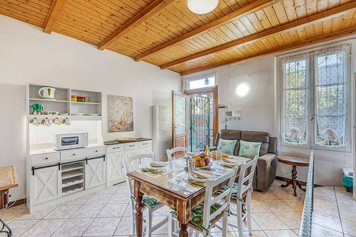 Ganze Wohnung, Butterfly Apartment: Lake Maggiore Luino Apartment with Balcony in Luino, Comune di Luino