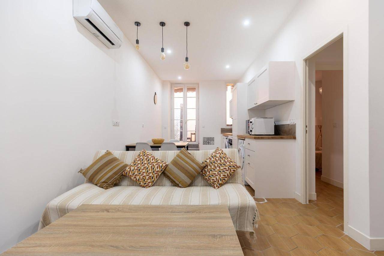 Appartement entier, Appartement de 2 chambres avec vue sur la ville jacuzzi et terrasse amenagee a Toulon in Toulon, Côte méditerranéenne (France)