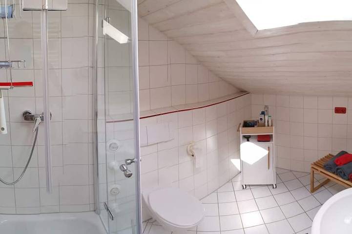 Appartamento intero, Ferienwohnung für 2-4 Personen, 1 Sep. Schlafzimmer und Balkon in Chieming-laimgrub in Chieming, Chiemsee